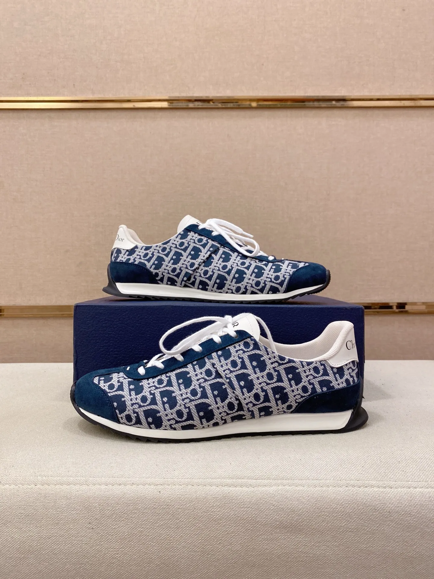 Men's shoes💰: 440💰Couple style💏 [Dior·Dior] New casual sports style men's shoes, new spring and summer design, perfect workmanship, lace-up lazy style to create wardrobe quality, upper: imported first-layer cowhide, mesh breathable lining soft and comfortable, ultra-light TPU wear-resistant outsole, simple, versatile fashion men's shoes, excellent color code number 35--44. (45,46 customized items are not returnable or exchangeable)